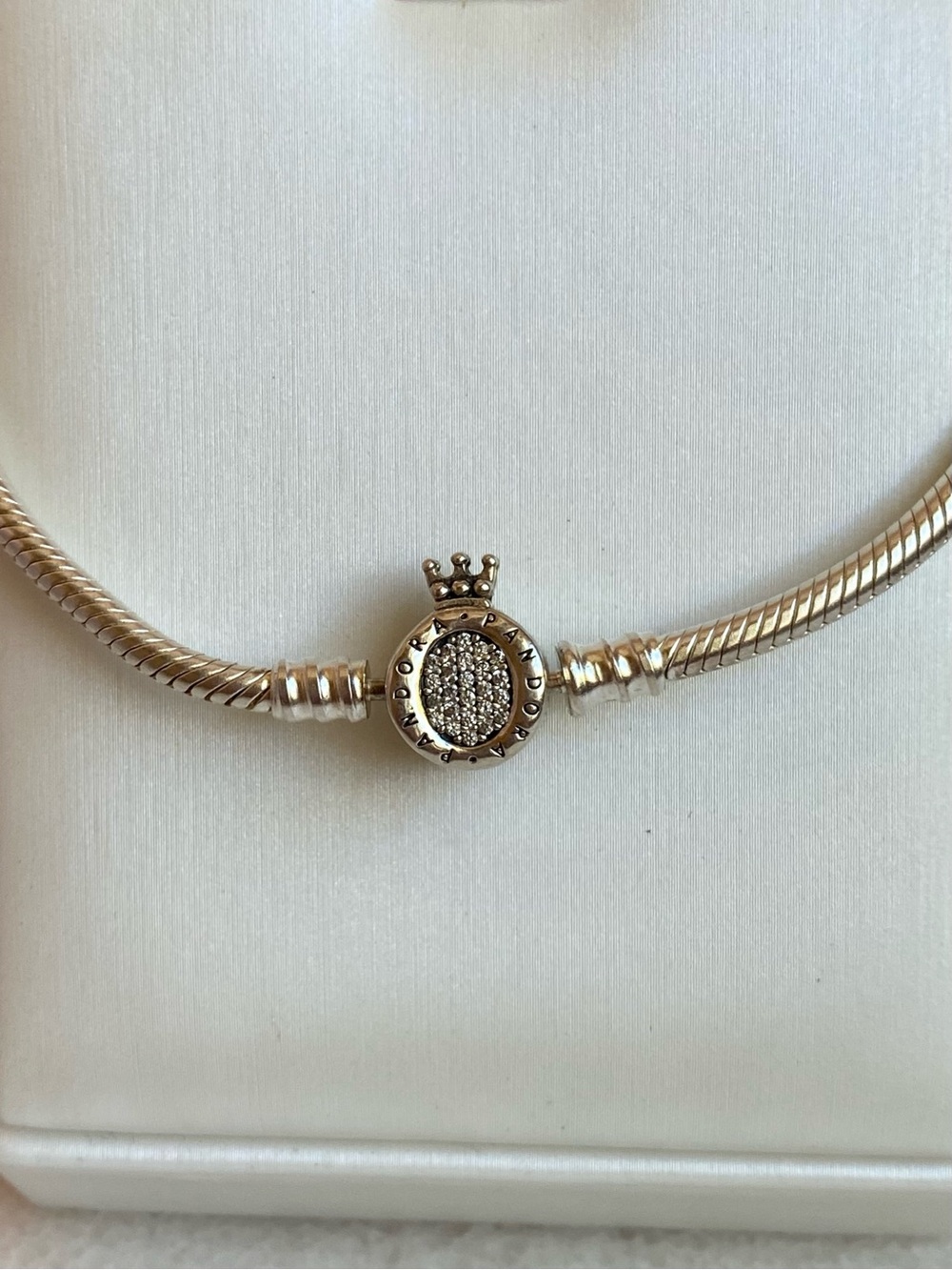 Pandora Moments Silver Crown Clasp bracelet with Pave Center